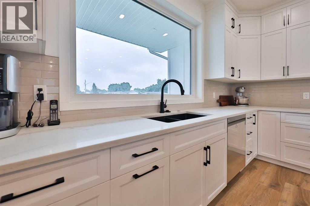 246 4a Street, Stirling, Alberta  T0K 2E0 - Photo 6 - A2280045