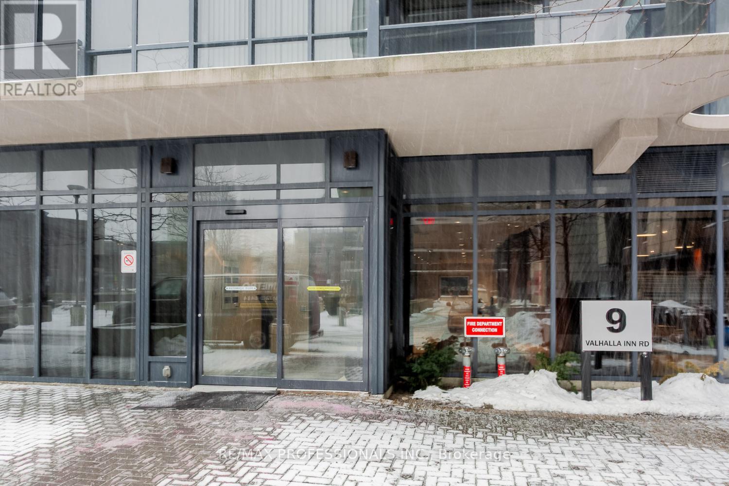 606 - 9 Valhalla Inn Road, Toronto, Ontario  M9B 0B2 - Photo 2 - W12723602
