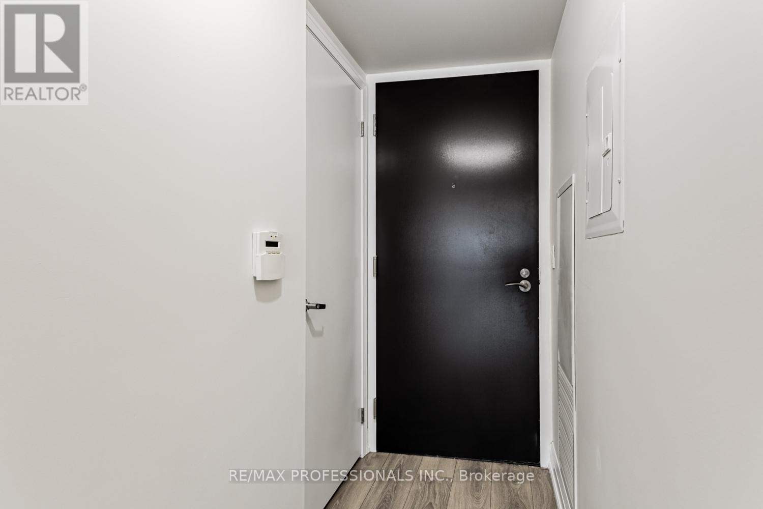 606 - 9 Valhalla Inn Road, Toronto, Ontario  M9B 0B2 - Photo 4 - W12723602