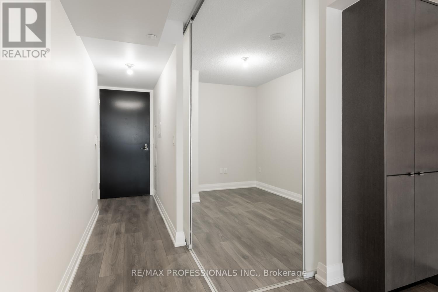 606 - 9 Valhalla Inn Road, Toronto, Ontario  M9B 0B2 - Photo 5 - W12723602