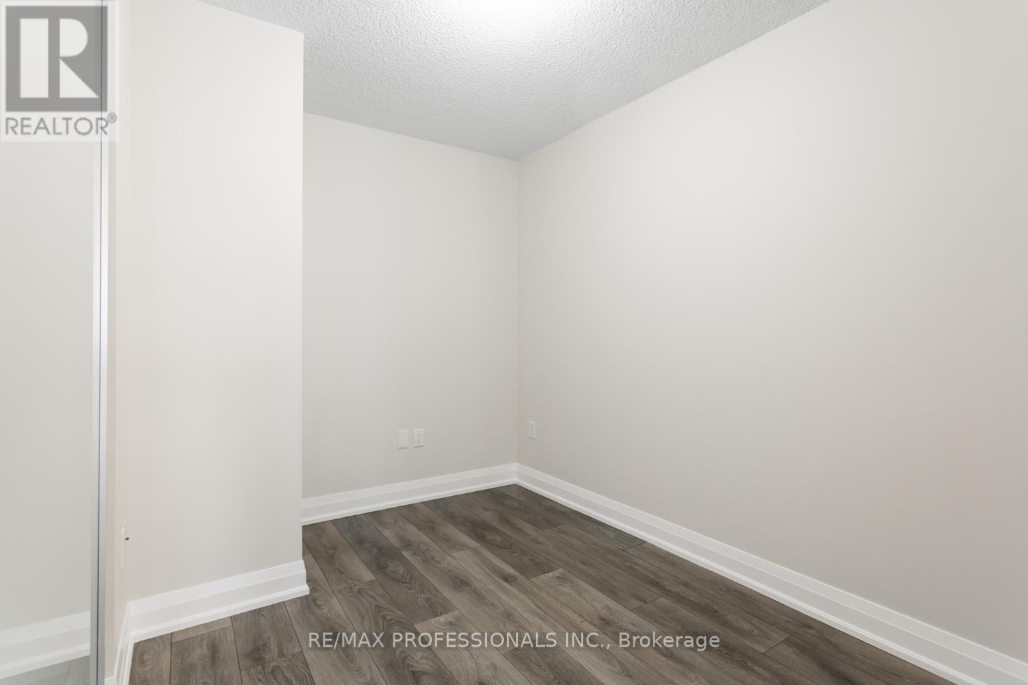 606 - 9 Valhalla Inn Road, Toronto, Ontario  M9B 0B2 - Photo 6 - W12723602