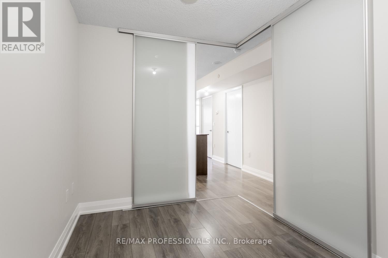 606 - 9 Valhalla Inn Road, Toronto, Ontario  M9B 0B2 - Photo 7 - W12723602