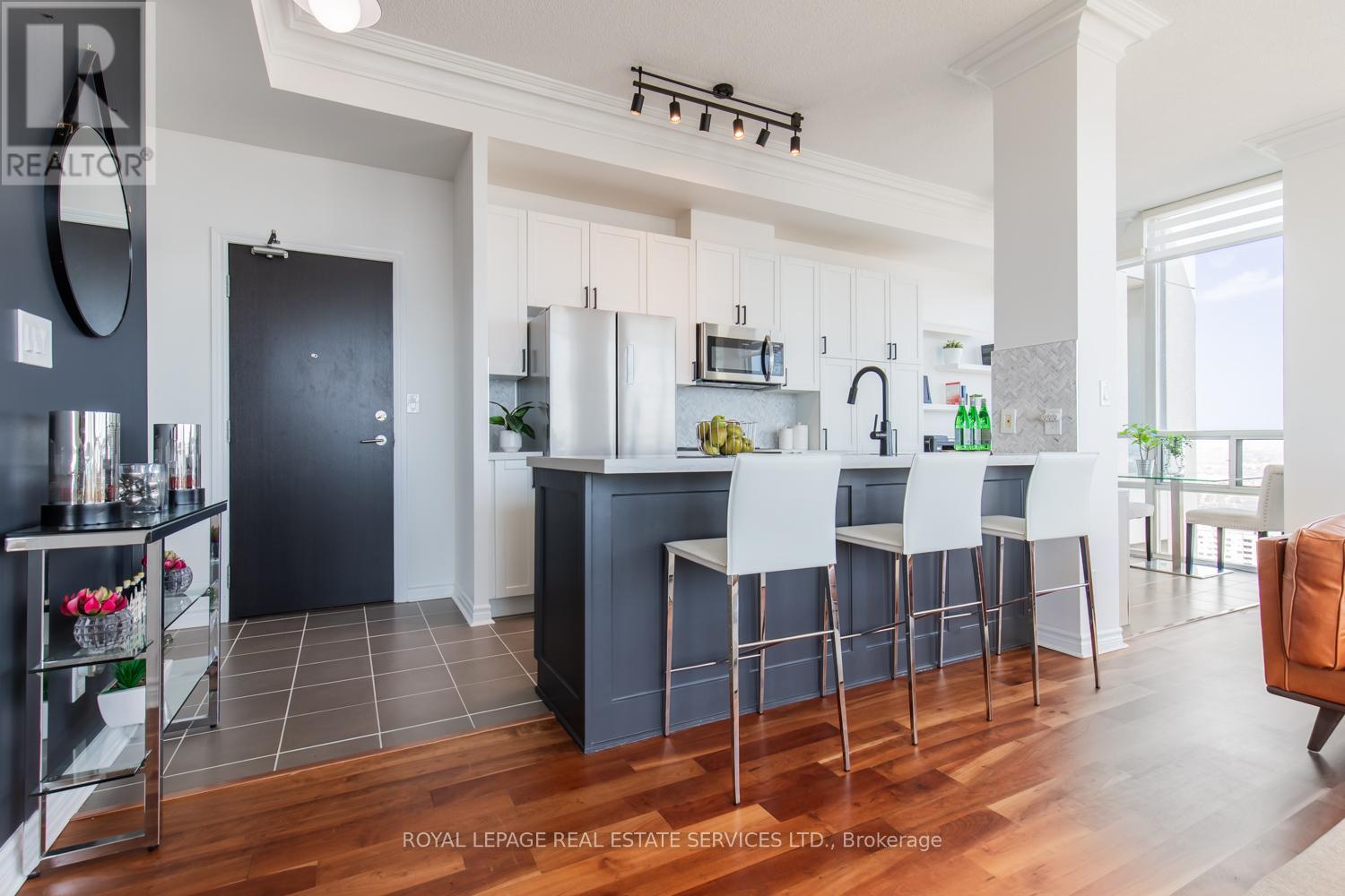 3702 - 3504 Hurontario Street, Mississauga, Ontario  L5B 0B9 - Photo 6 - W12723678