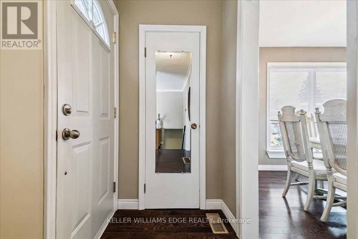 359 Pepper Drive, Burlington, Ontario  L7R 3C8 - Photo 6 - W12723686