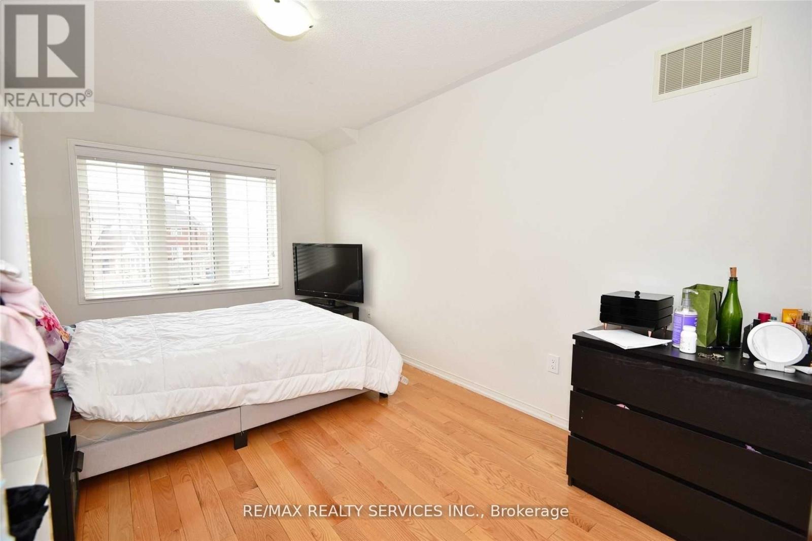 43 Sussexvale Drive, Brampton, Ontario  L6R 3R5 - Photo 19 - W12723816