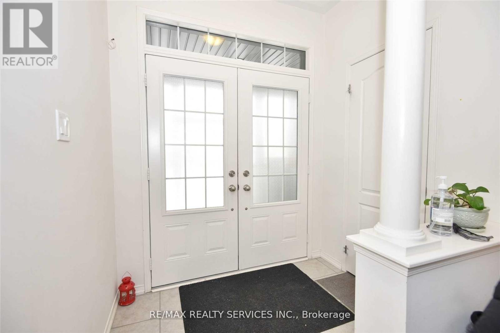 43 Sussexvale Drive, Brampton, Ontario  L6R 3R5 - Photo 3 - W12723816