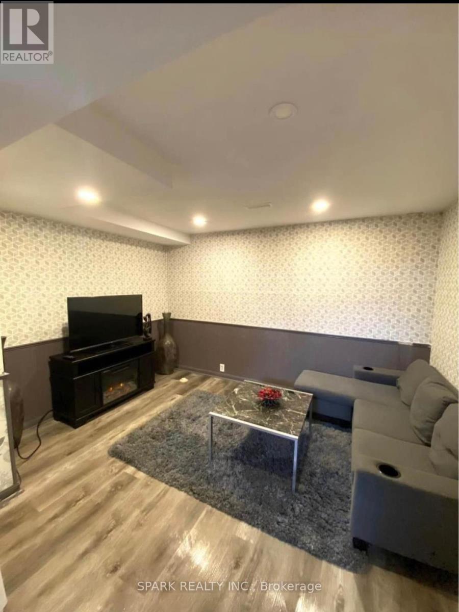 6395 Millers Grove, Mississauga, Ontario  L5N 3M6 - Photo 3 - W12723830