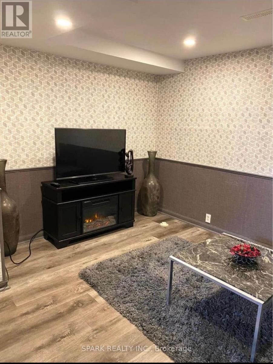 6395 Millers Grove, Mississauga, Ontario  L5N 3M6 - Photo 4 - W12723830