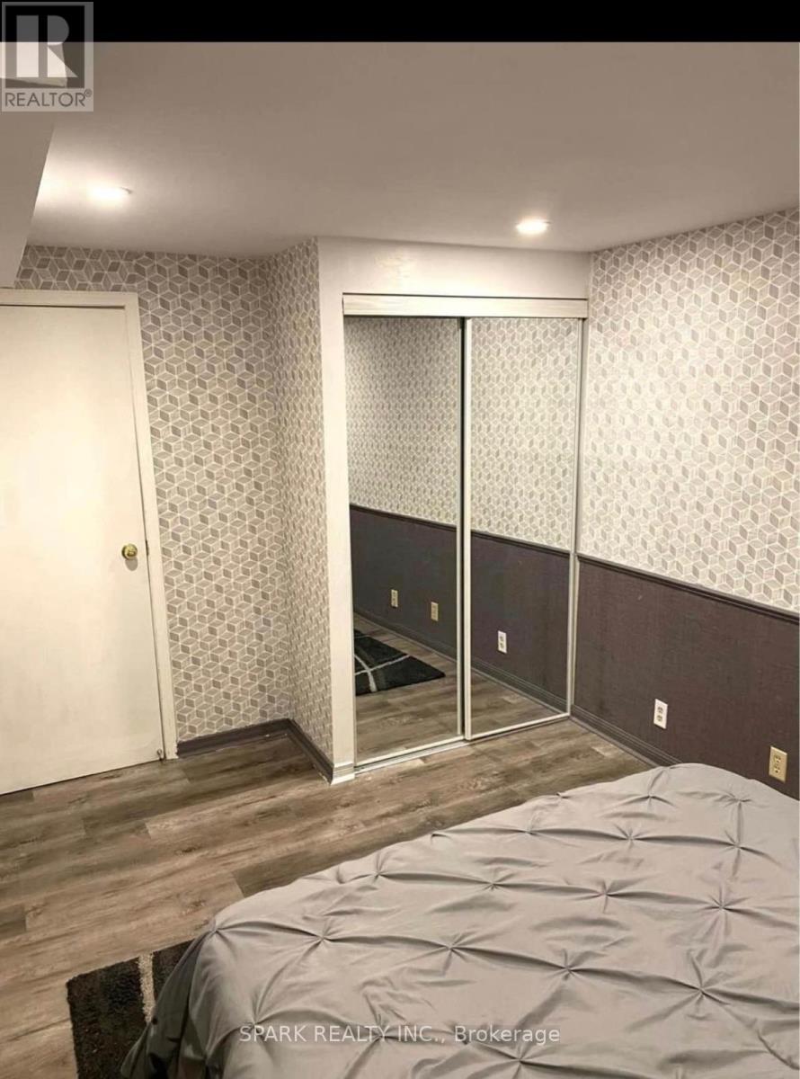 6395 Millers Grove, Mississauga, Ontario  L5N 3M6 - Photo 7 - W12723830