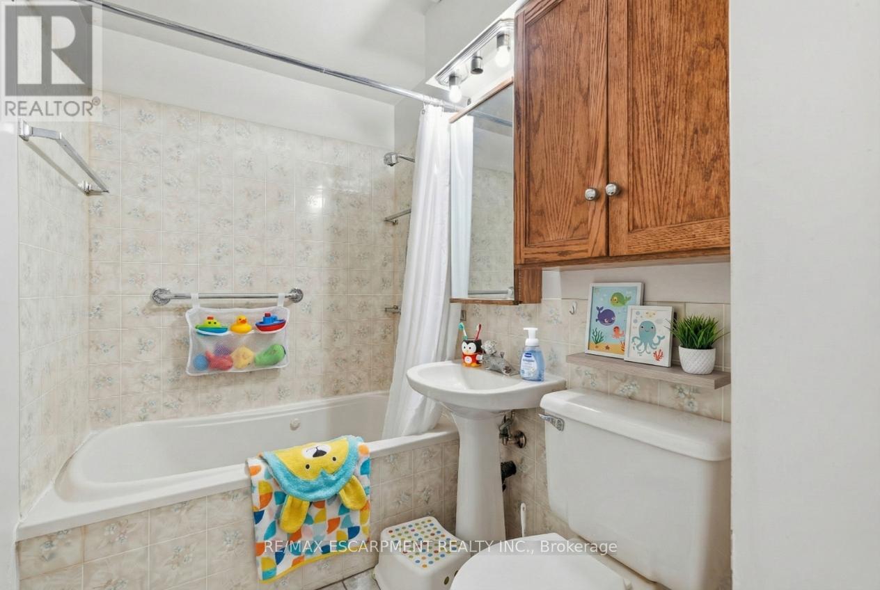 92 Gary Avenue, Hamilton, Ontario  L8S 1Y5 - Photo 29 - X12710528