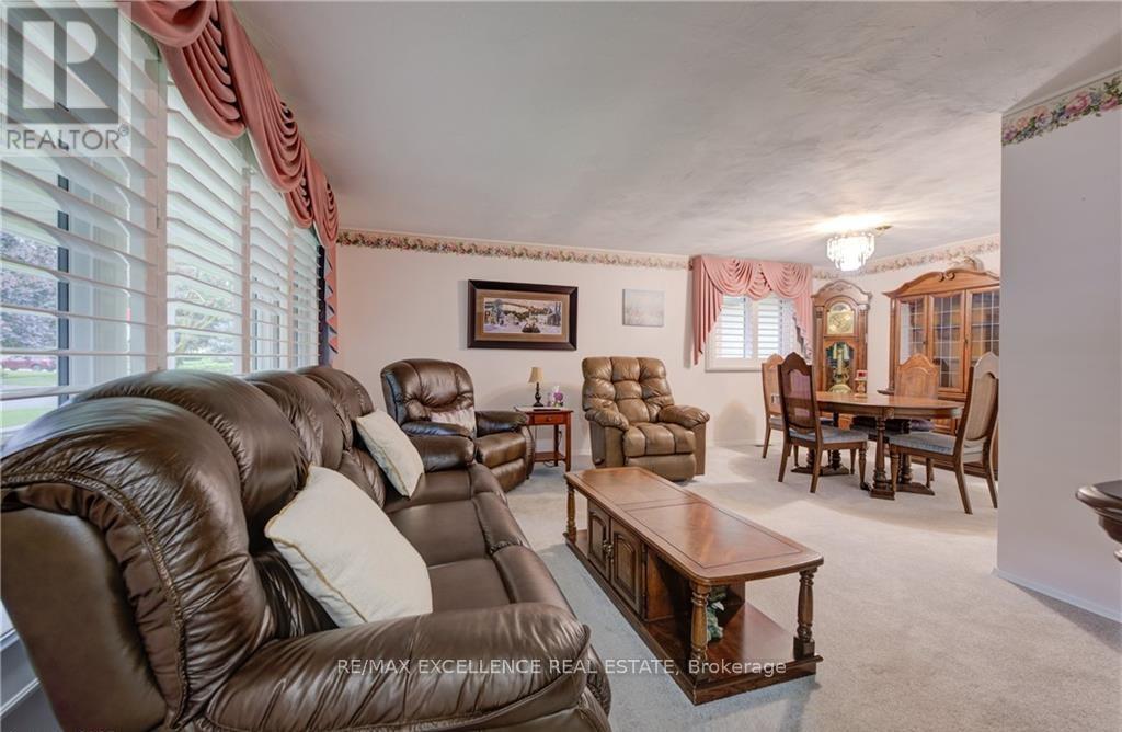 131 Gracefield Crescent, Kitchener, Ontario  N2E 1R8 - Photo 11 - X12723626