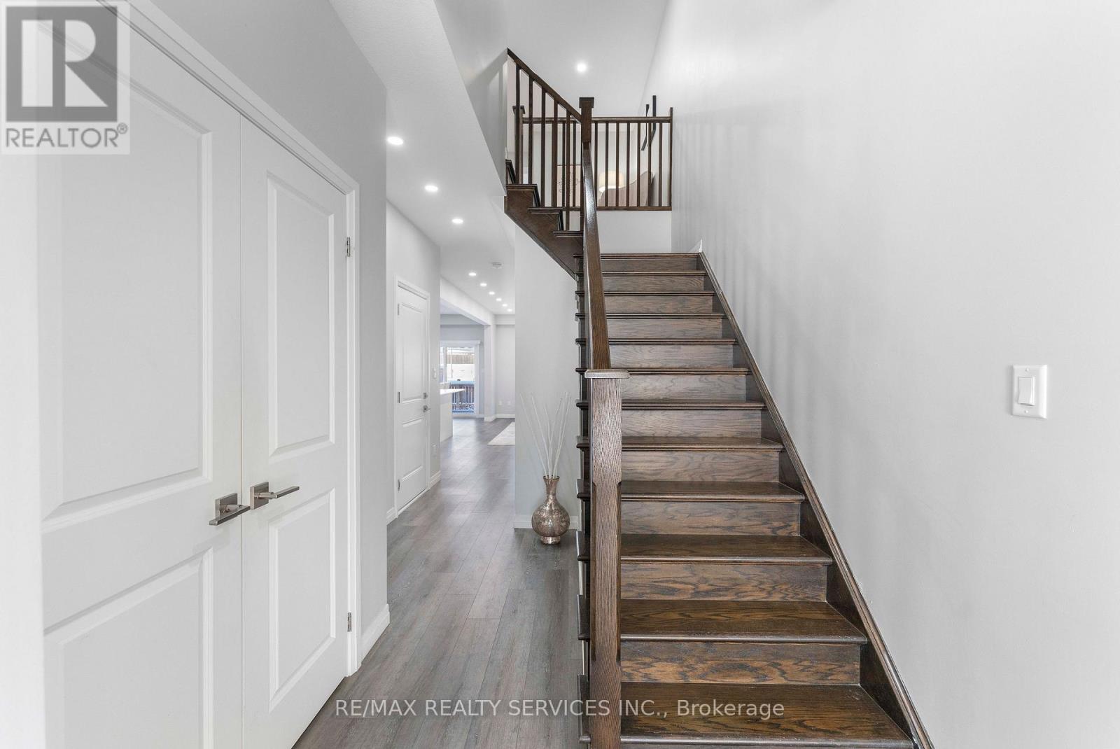 6671 Cropp Street, Niagara Falls, Ontario  L2E 0B7 - Photo 4 - X12723684