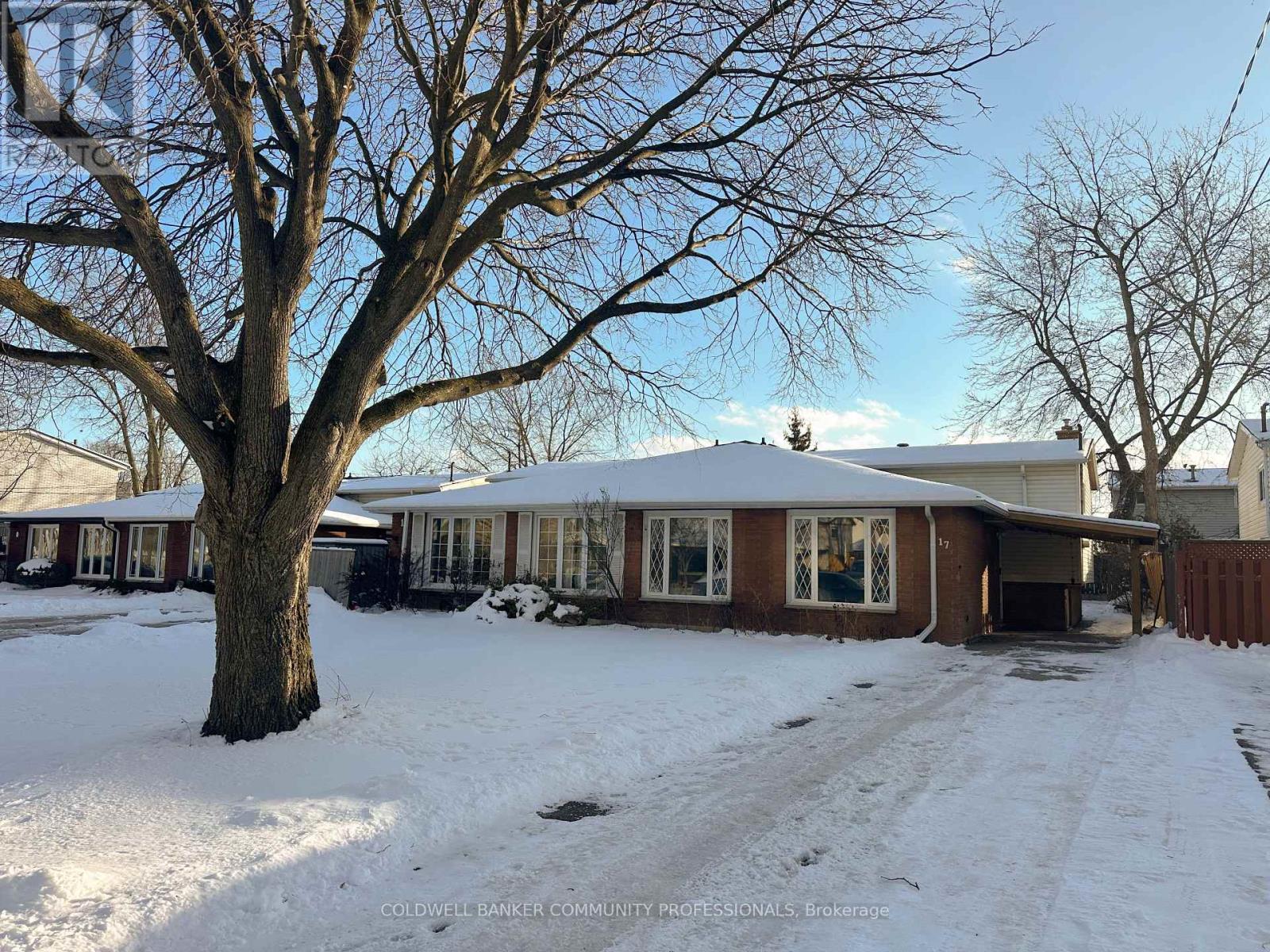 17 Rosanne Crescent, Hamilton, Ontario  L8T 2T8 - Photo 4 - X12723722