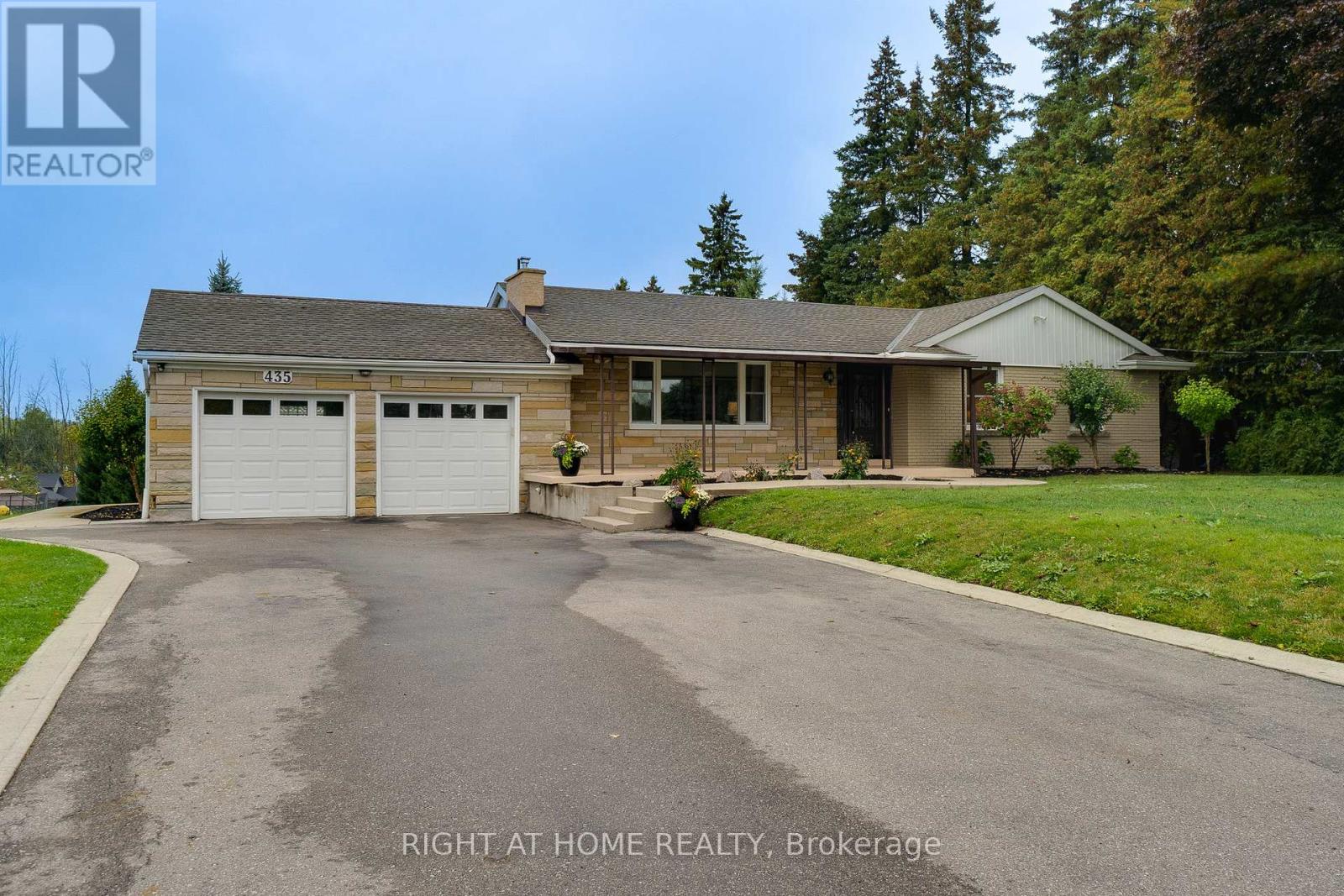 435 PARKSIDE DRIVE, Hamilton, Ontario