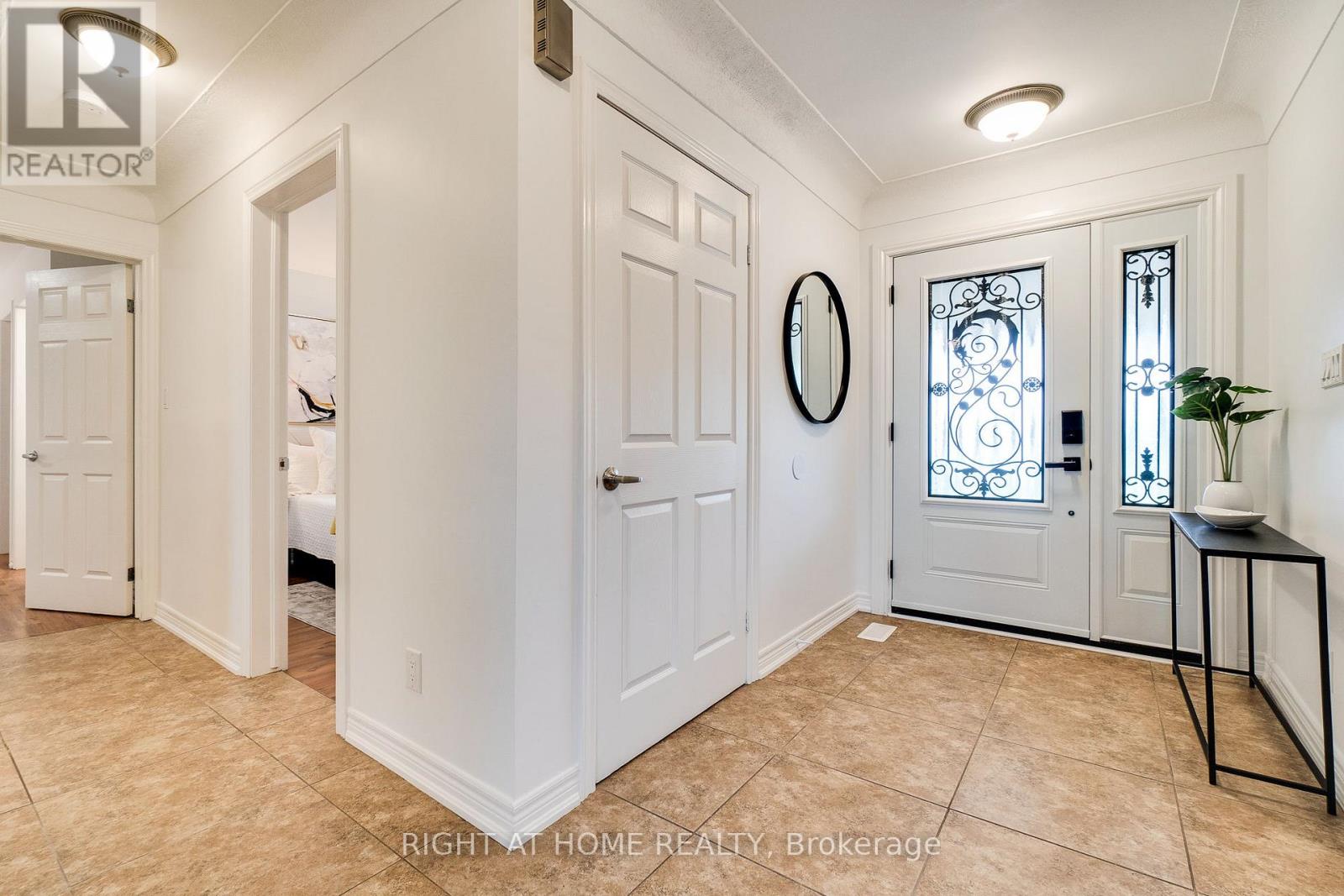 435 Parkside Drive, Hamilton, Ontario  L8B 0Y6 - Photo 4 - X12723736