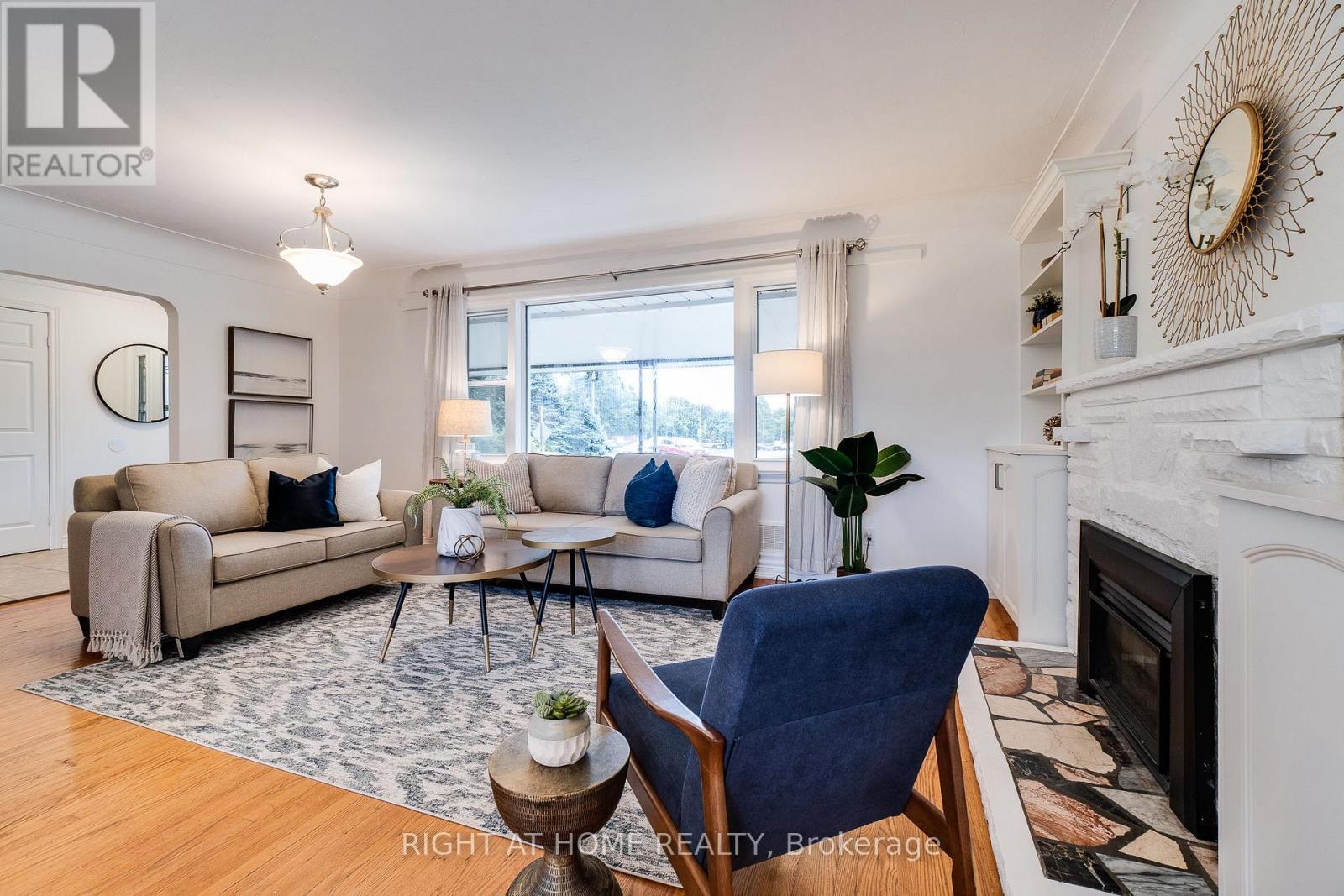 435 Parkside Drive, Hamilton, Ontario  L8B 0Y6 - Photo 5 - X12723736