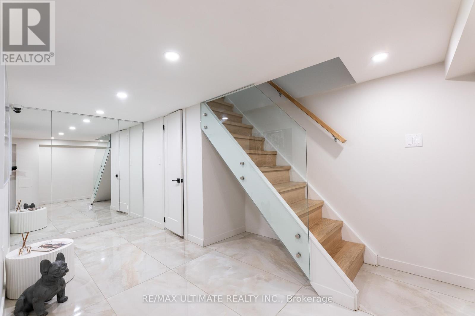 Main - 3449 Yonge Street, Toronto, Ontario  M4N 2N3 - Photo 12 - C12722396