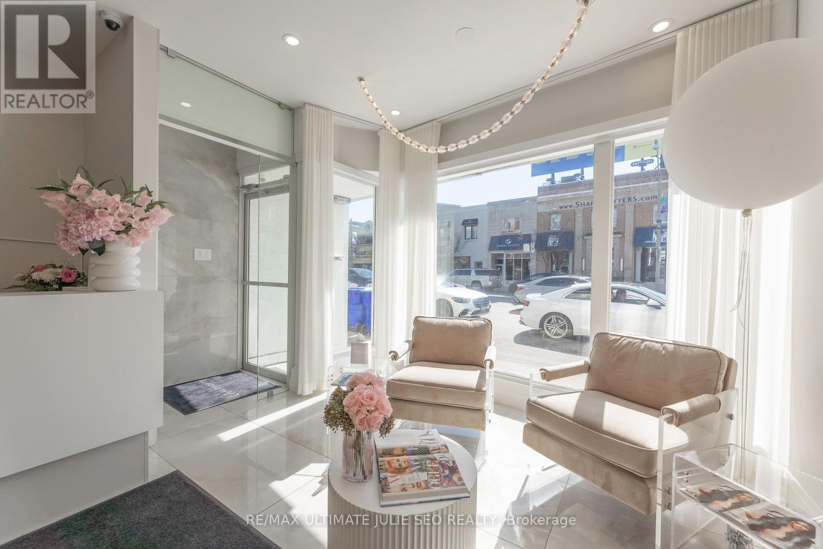 Main - 3449 Yonge Street, Toronto, Ontario  M4N 2N3 - Photo 4 - C12722396