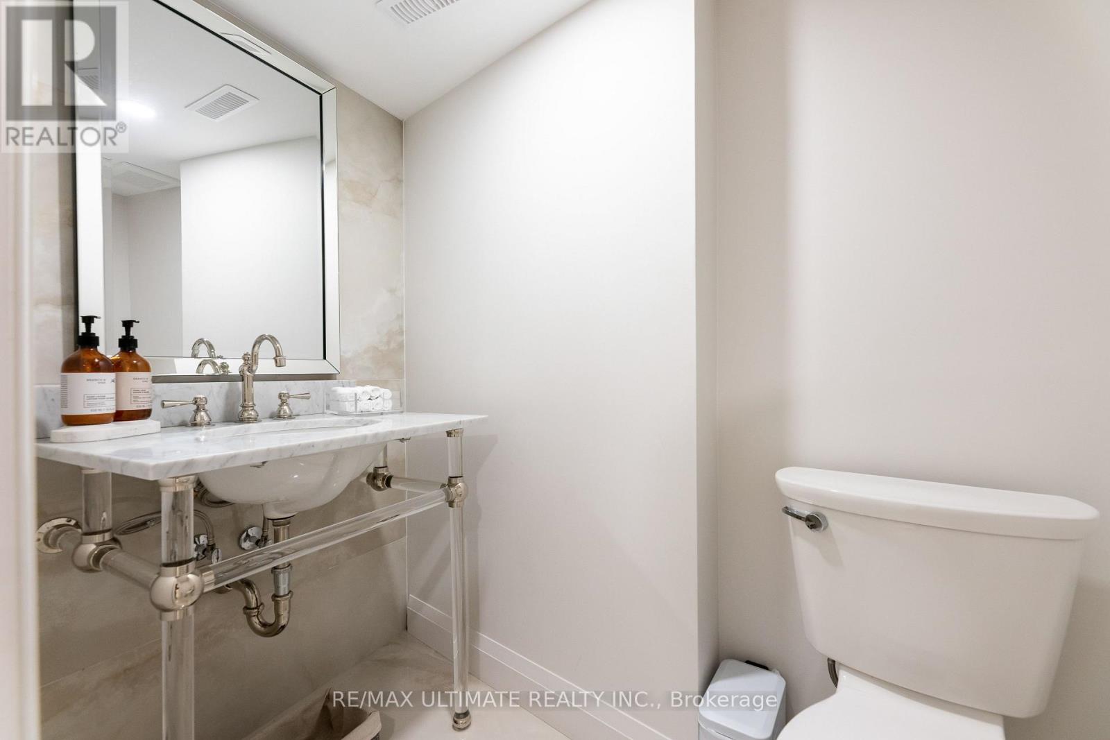 Main - 3449 Yonge Street, Toronto, Ontario  M4N 2N3 - Photo 15 - C12722396
