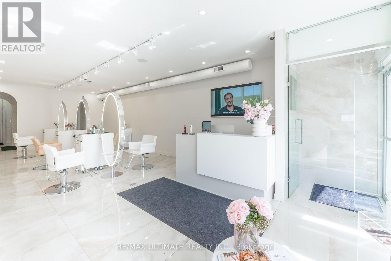 Main - 3449 Yonge Street, Toronto, Ontario  M4N 2N3 - Photo 6 - C12722396