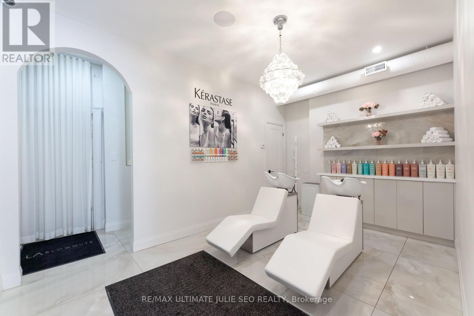 Main - 3449 Yonge Street, Toronto, Ontario  M4N 2N3 - Photo 9 - C12722396
