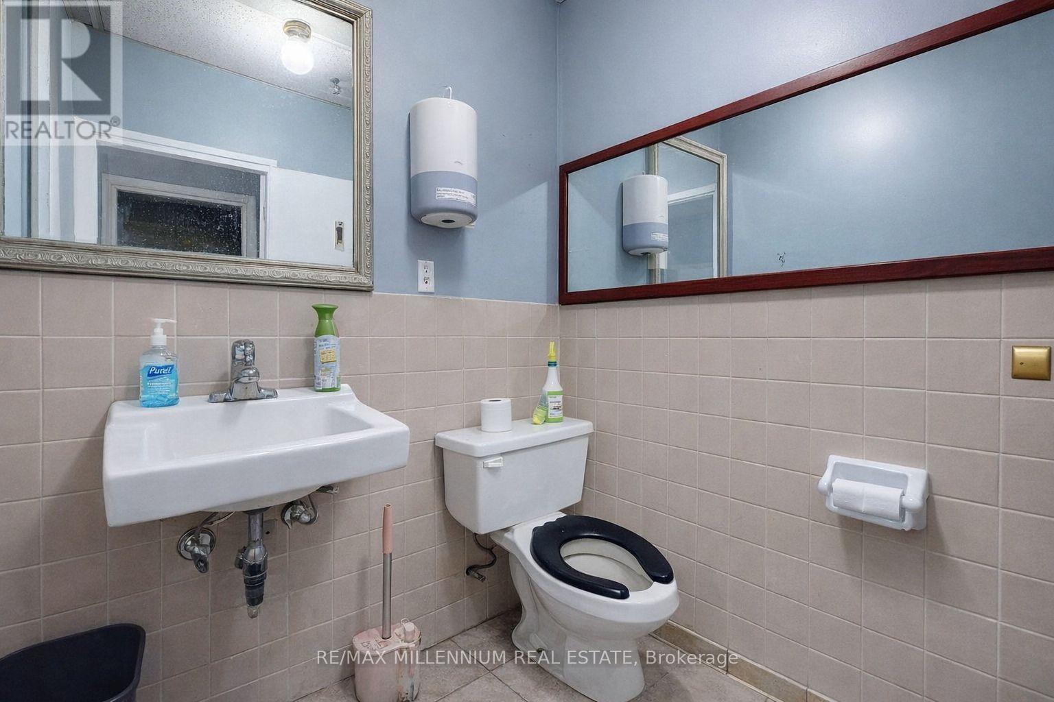 6-9 - 6 Bramsteele Road, Brampton, Ontario  L6W 1B3 - Photo 11 - W12495052