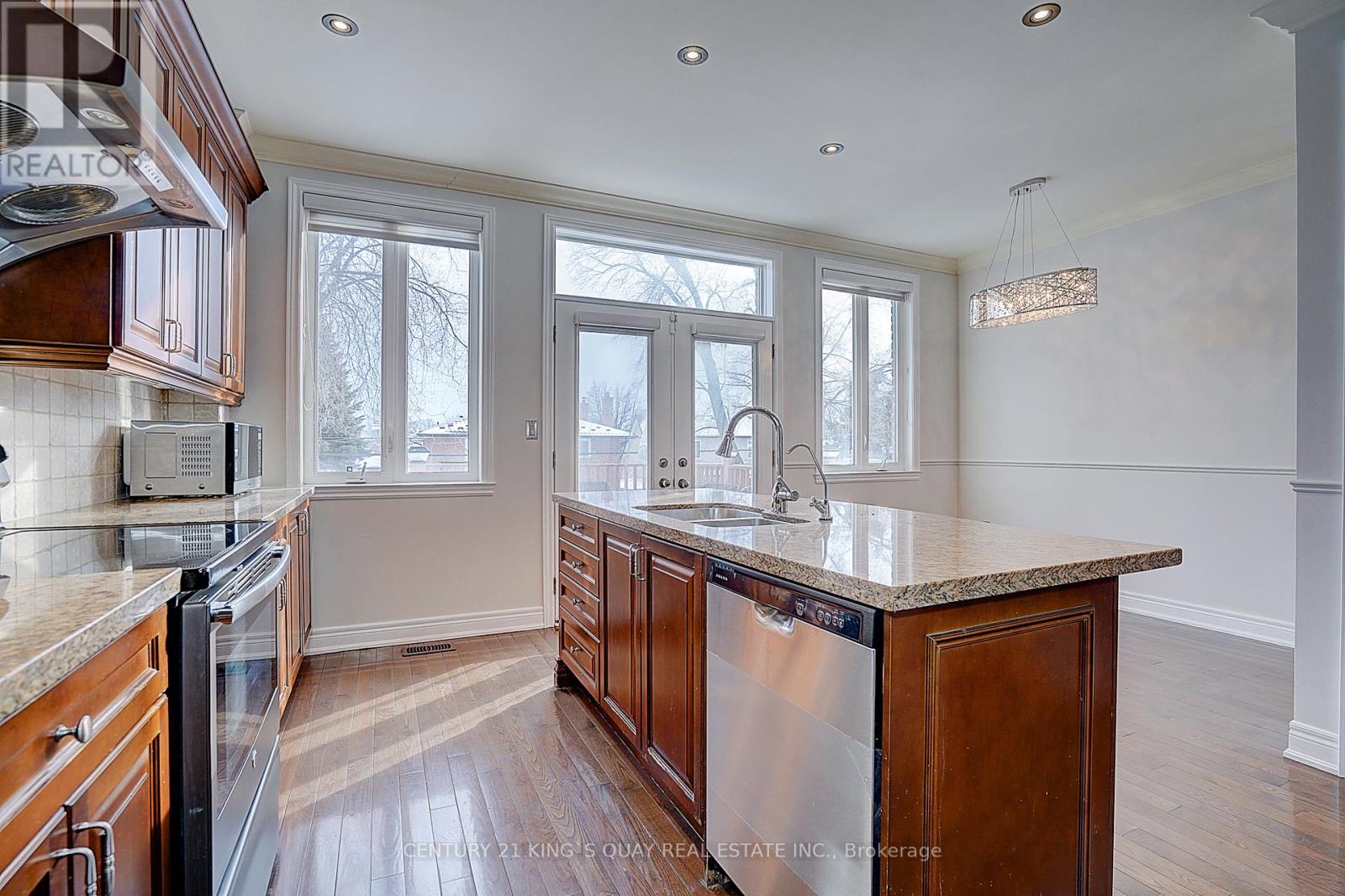 97 Evans Avenue, Toronto, Ontario  M8Z 1H7 - Photo 19 - W12711290