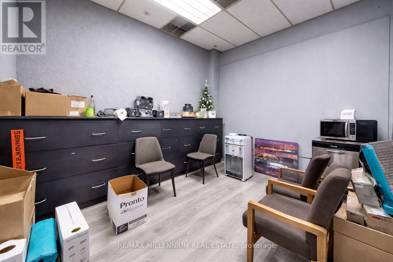 6-9 - 6 Bramsteele Road, Brampton, Ontario  L6W 1B3 - Photo 3 - W12495052