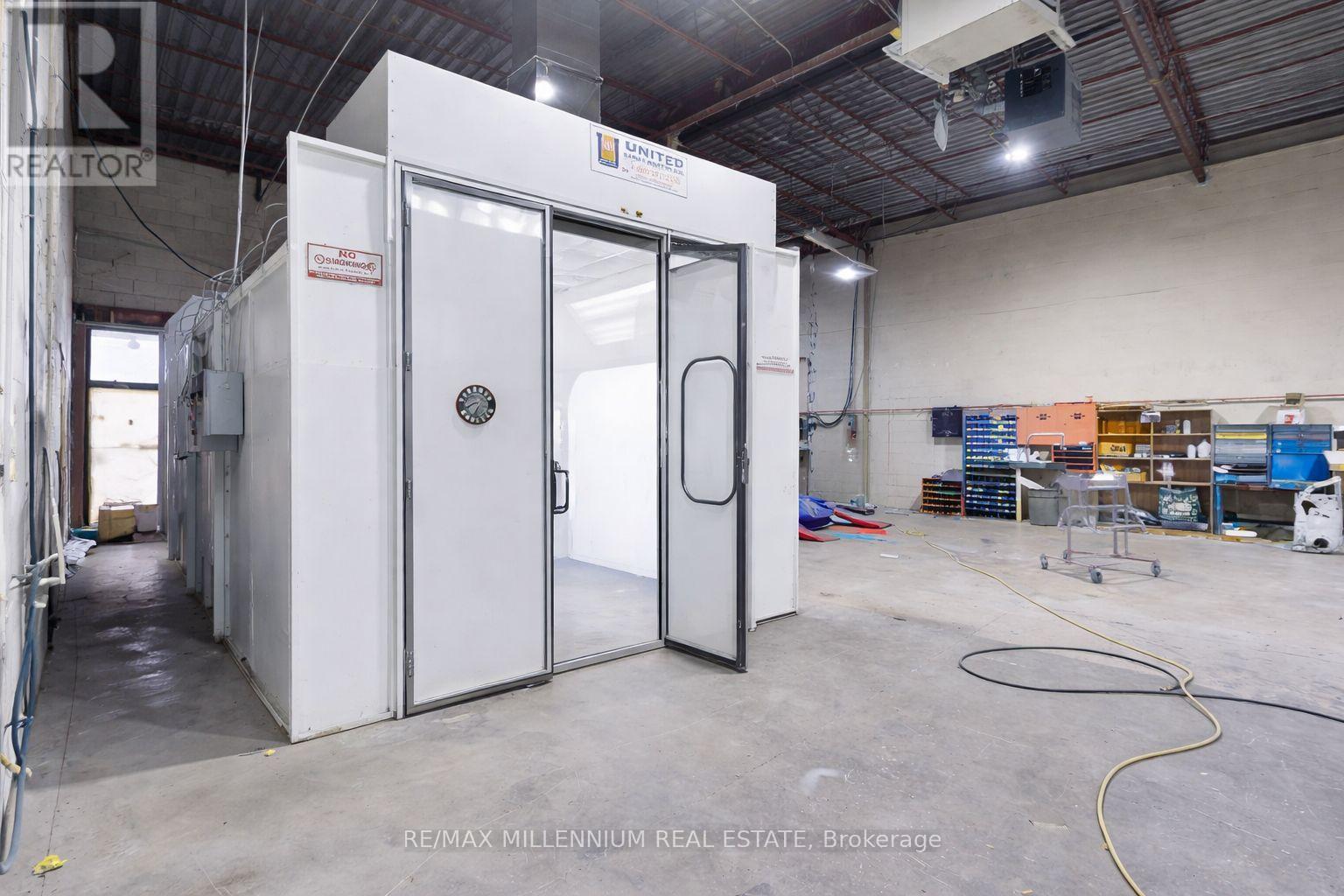 6-9 - 6 Bramsteele Road, Brampton, Ontario  L6W 1B3 - Photo 9 - W12495052