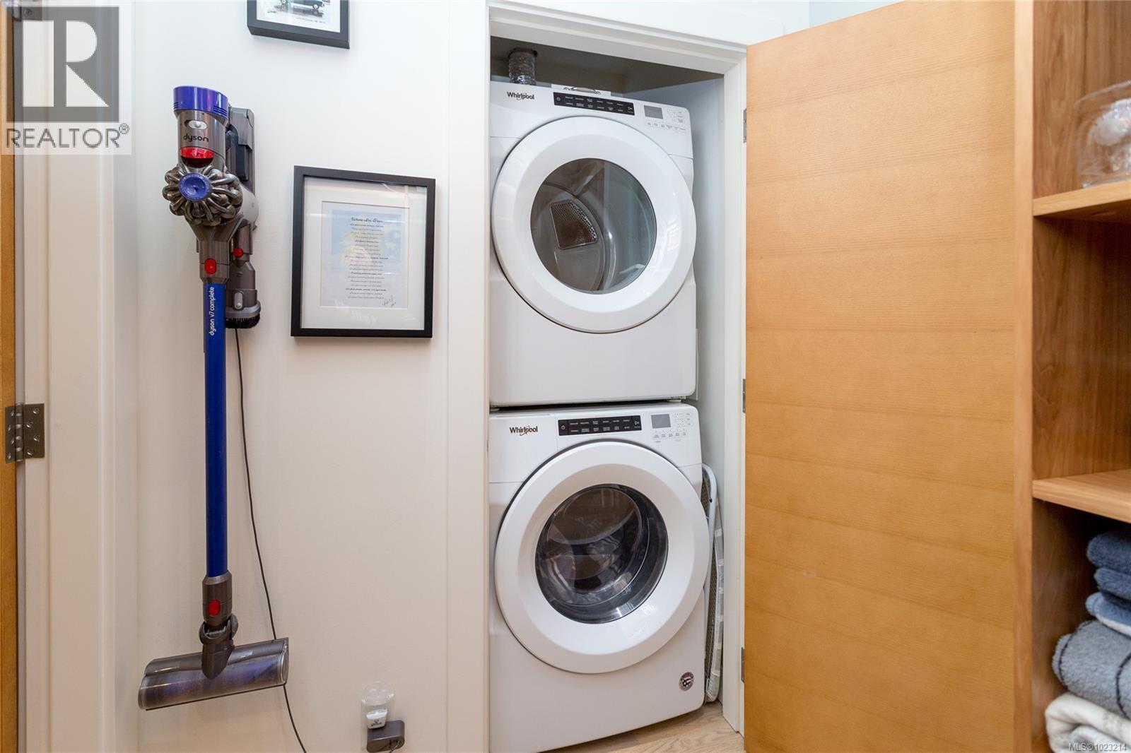 1603 989 Johnson St, Victoria, British Columbia  V8V 0E3 - Photo 31 - 1023214