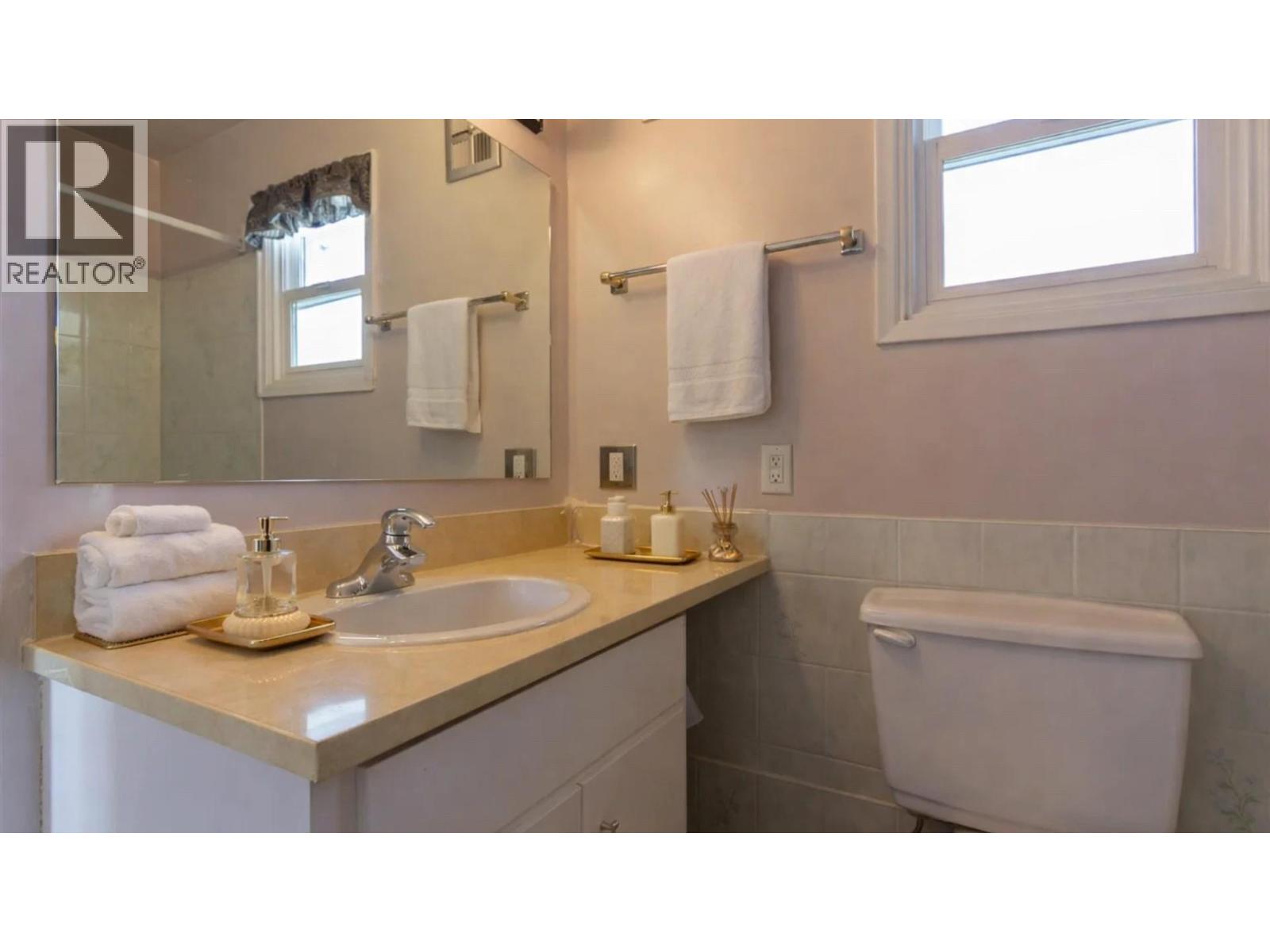 3366 Laurel Crescent, Trail, British Columbia  V1R 4M5 - Photo 14 - 10365750