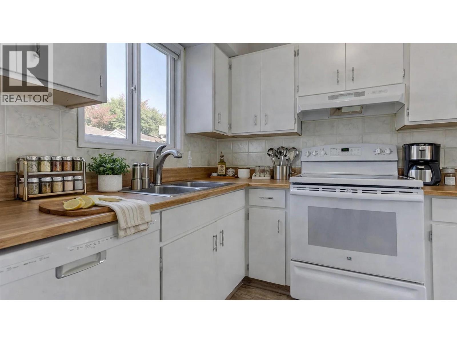 3366 Laurel Crescent, Trail, British Columbia  V1R 4M5 - Photo 4 - 10365750