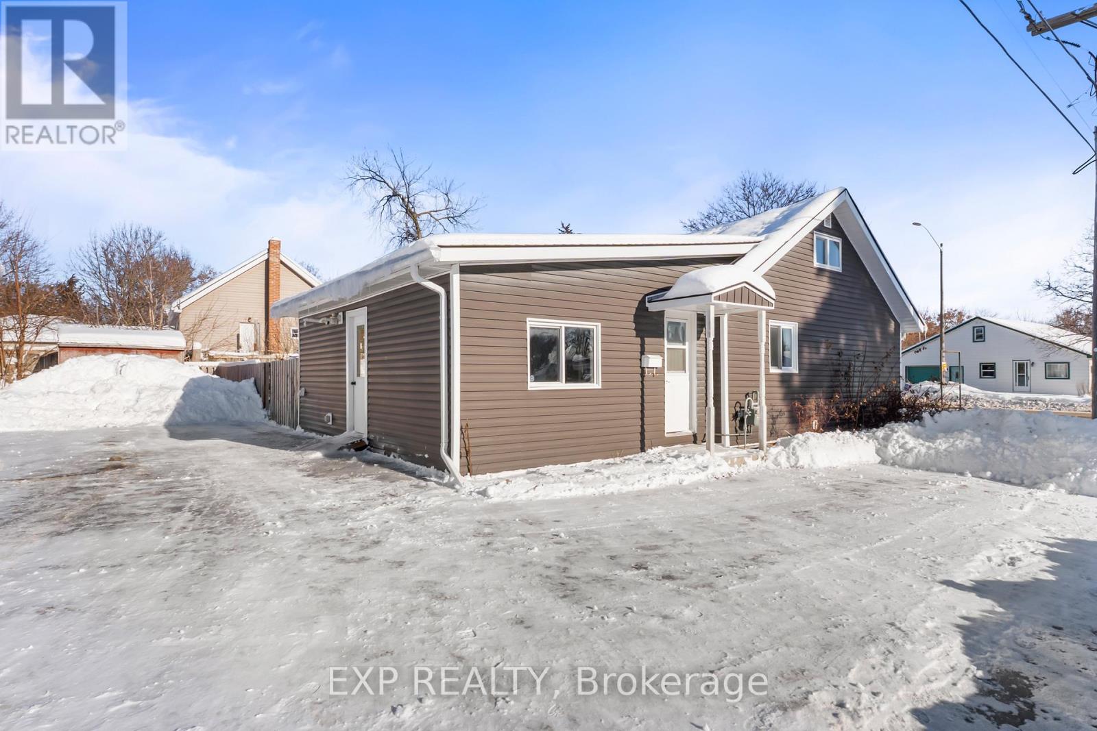 254 Sidney Street, Quinte West, Ontario  K8V 2T6 - Photo 1 - X12723886