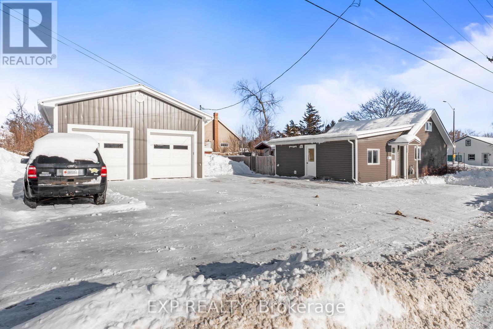 254 Sidney Street, Quinte West, Ontario  K8V 2T6 - Photo 2 - X12723886