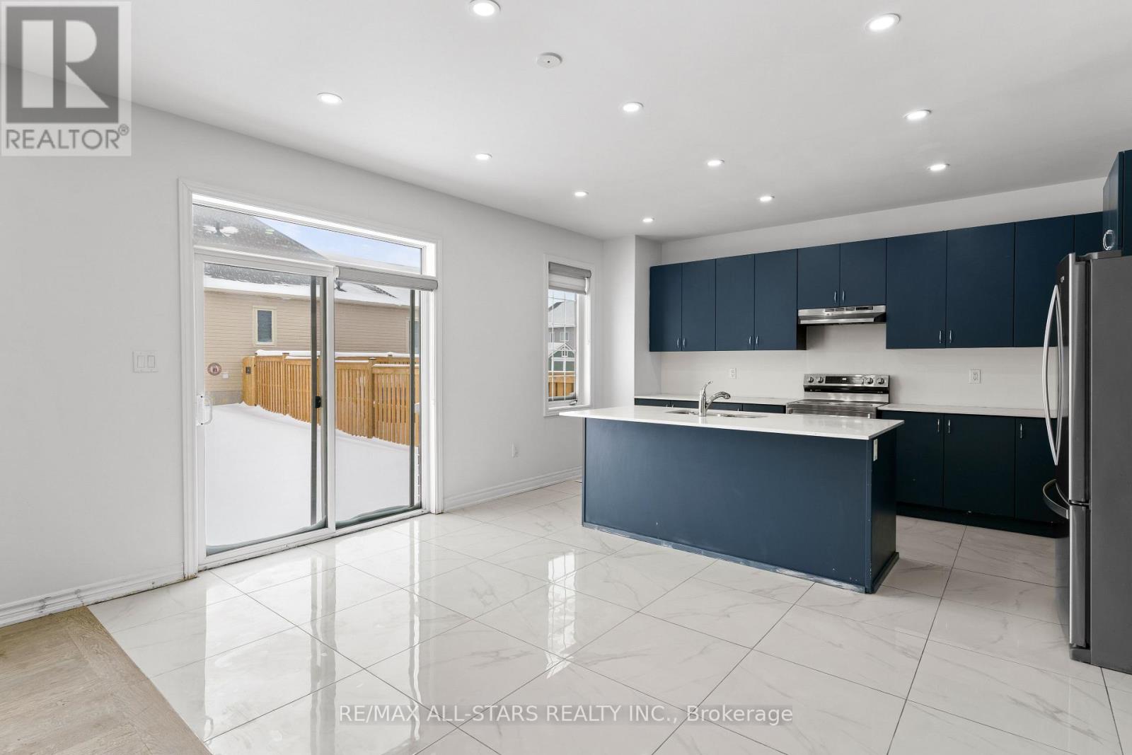 19 Hennessey Crescent, Kawartha Lakes, Ontario  K9V 0P2 - Photo 10 - X12723920