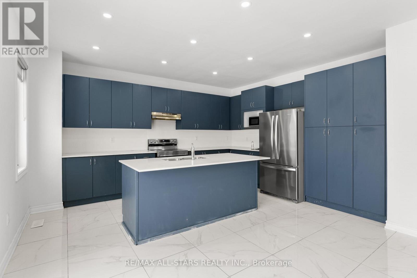 19 Hennessey Crescent, Kawartha Lakes, Ontario  K9V 0P2 - Photo 11 - X12723920