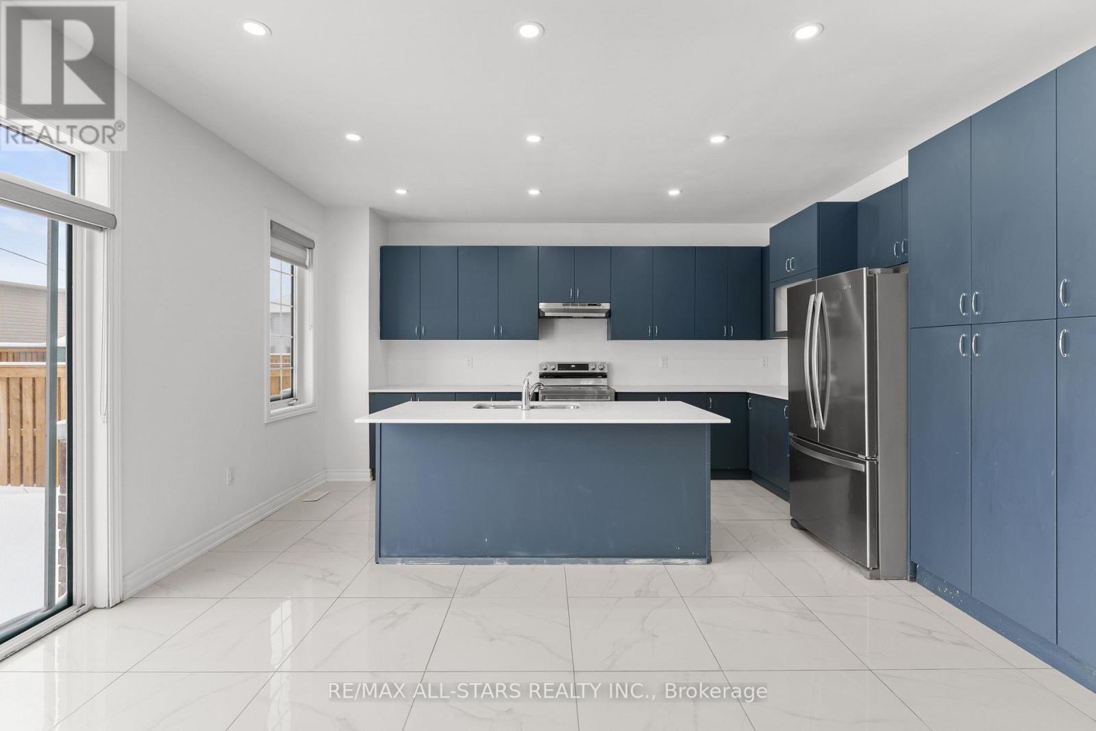 19 Hennessey Crescent, Kawartha Lakes, Ontario  K9V 0P2 - Photo 9 - X12723920