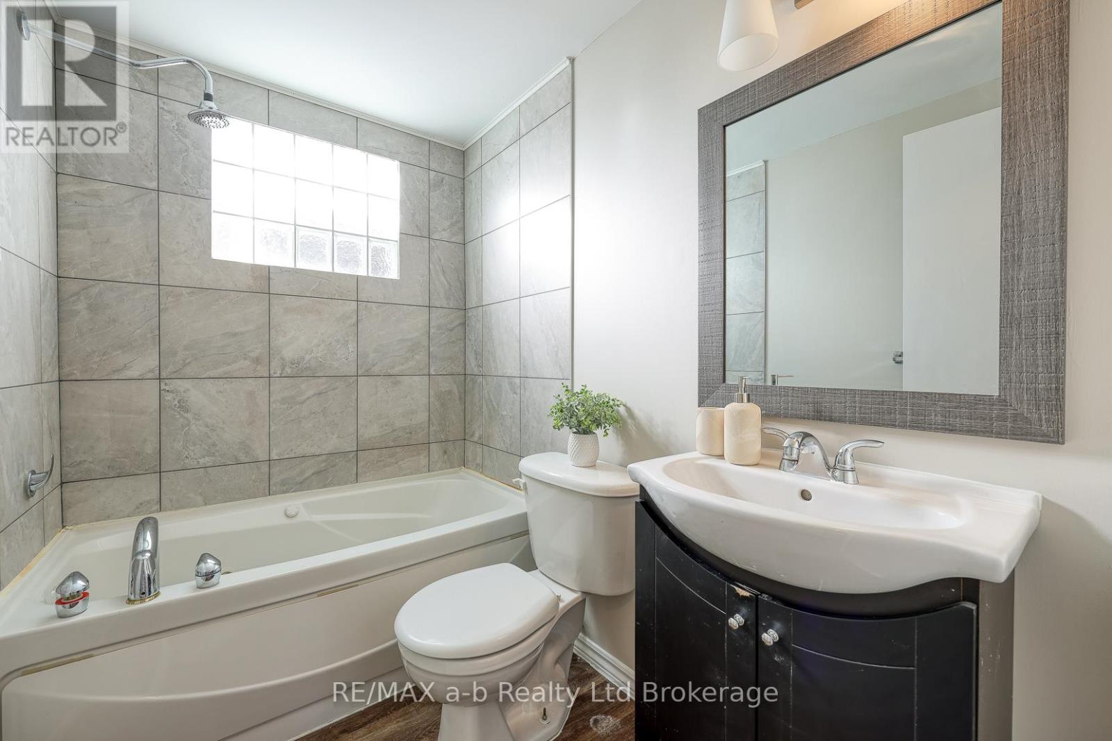 18 Bigham Crescent, Woodstock, Ontario  N4S 8H1 - Photo 33 - X12723860