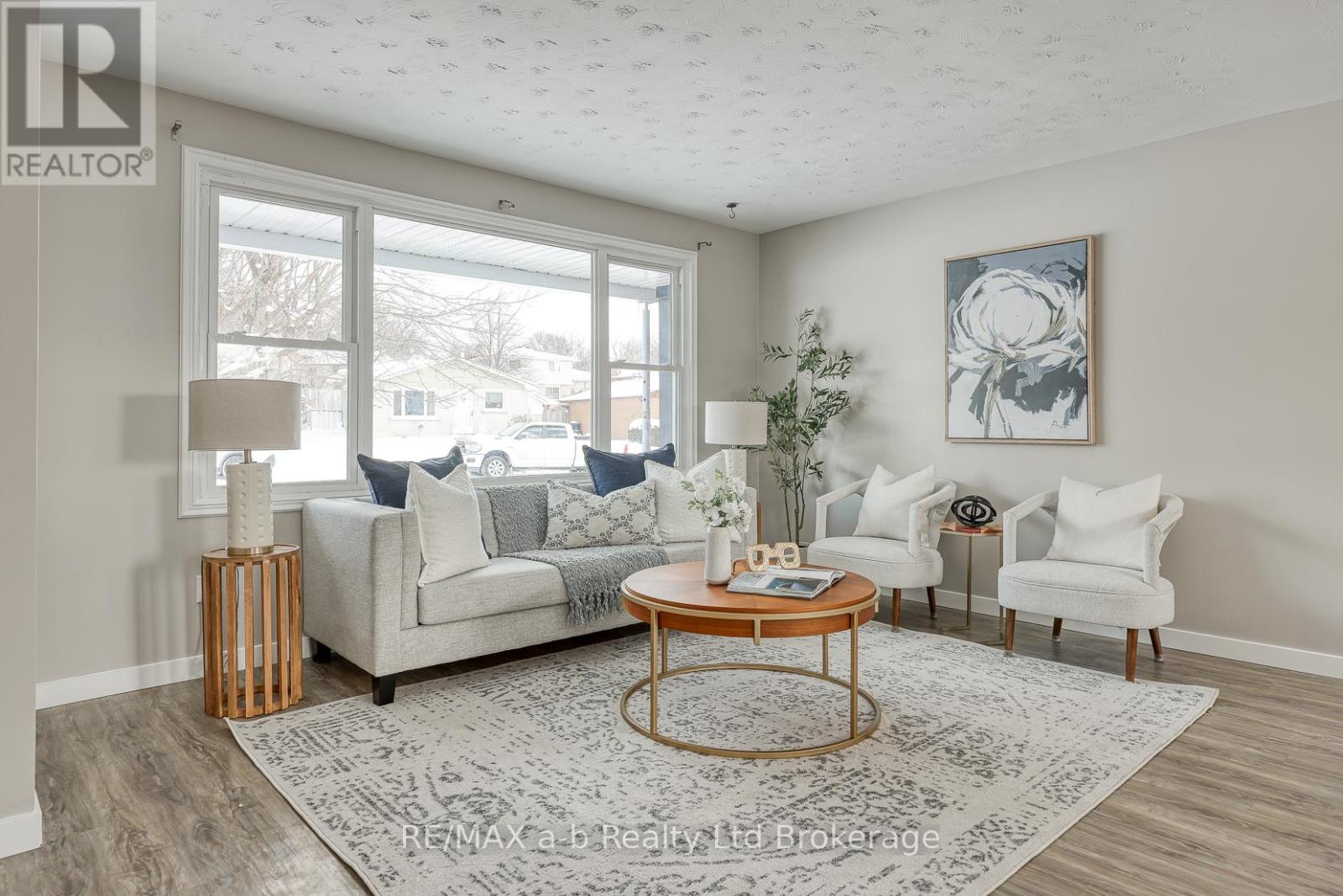 18 Bigham Crescent, Woodstock, Ontario  N4S 8H1 - Photo 4 - X12723860