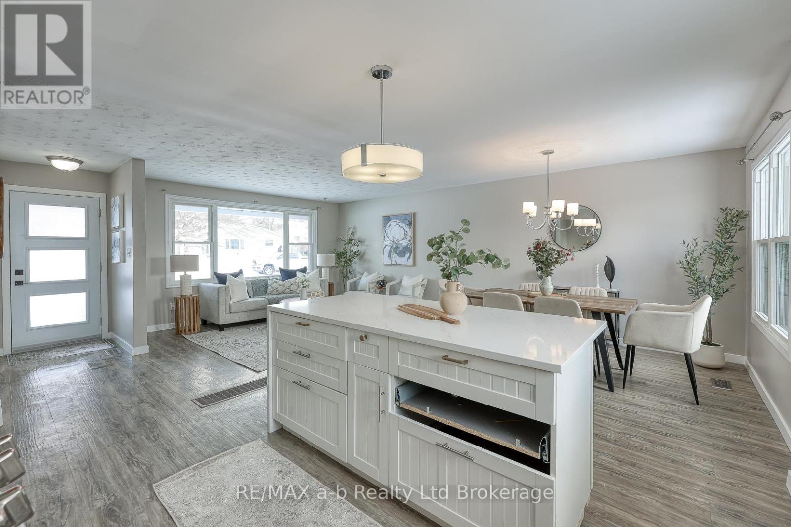 18 Bigham Crescent, Woodstock, Ontario  N4S 8H1 - Photo 5 - X12723860