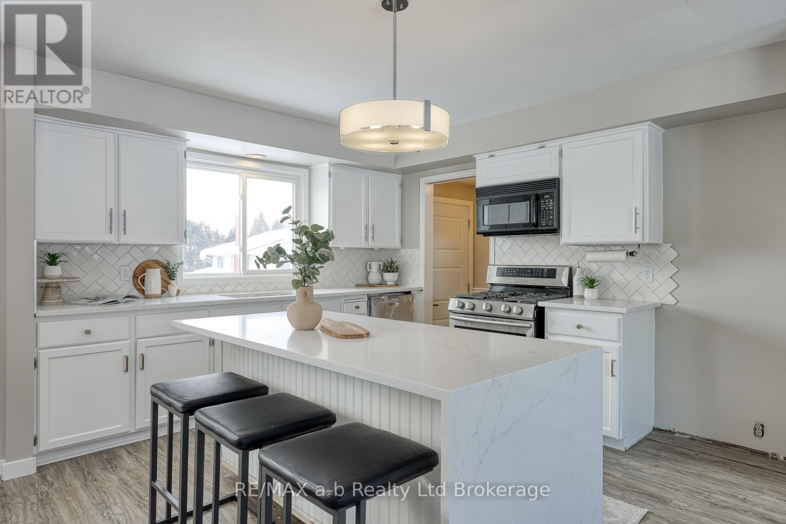 18 Bigham Crescent, Woodstock, Ontario  N4S 8H1 - Photo 6 - X12723860