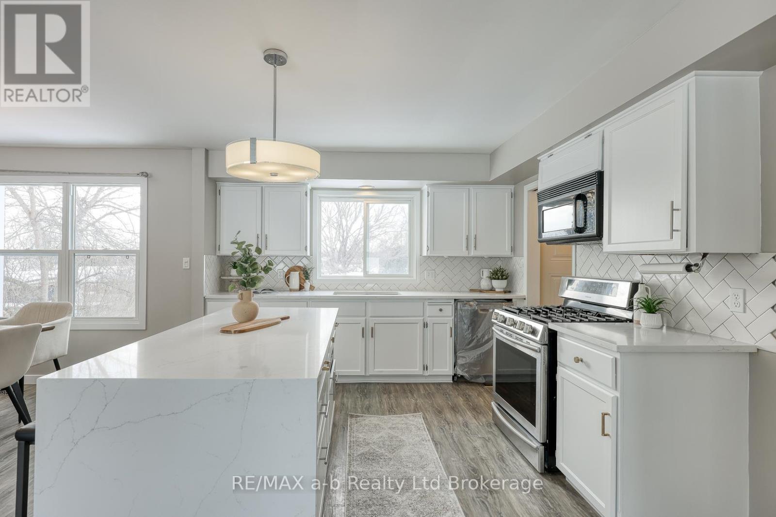 18 Bigham Crescent, Woodstock, Ontario  N4S 8H1 - Photo 7 - X12723860