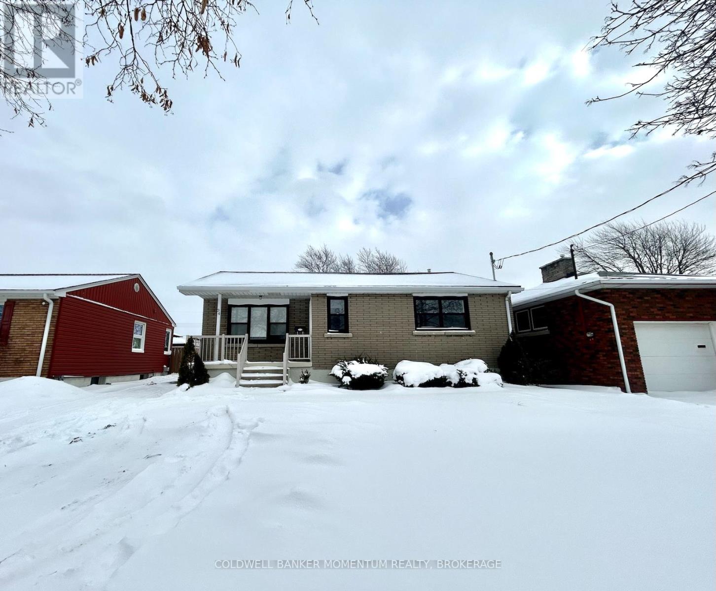 Main - 34 Golden Boulevard, Welland, Ontario  L3B 1H4 - Photo 1 - X12723870