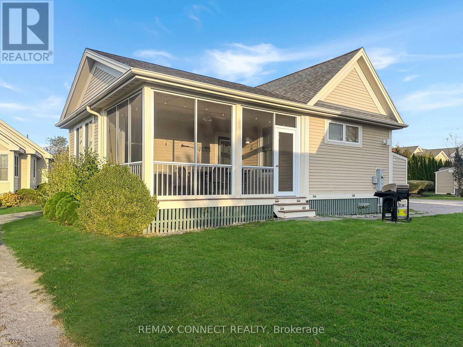 107 - 2 Butternut Lane, Prince Edward County, Ontario  K0K 1P0 - Photo 3 - X12496938