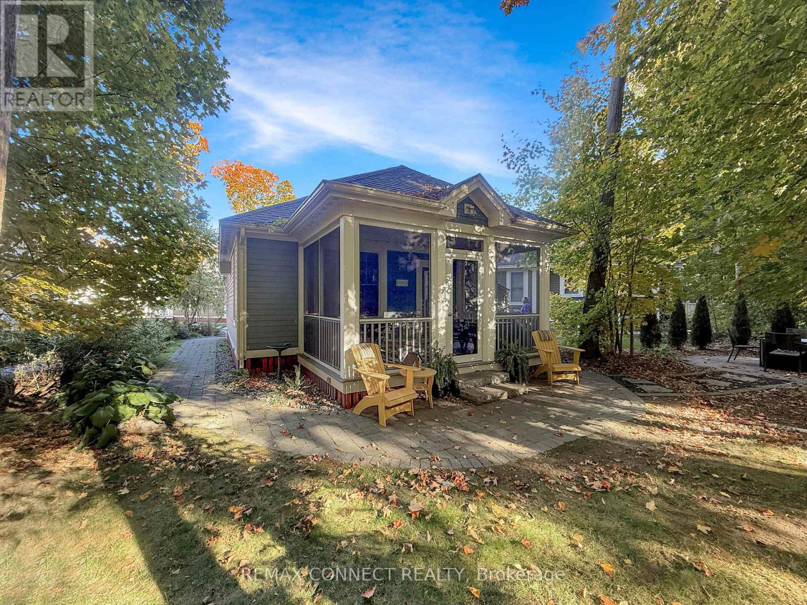 201 - 36 Hollow Lane, Prince Edward County, Ontario  K0K 1P0 - Photo 2 - X12469605