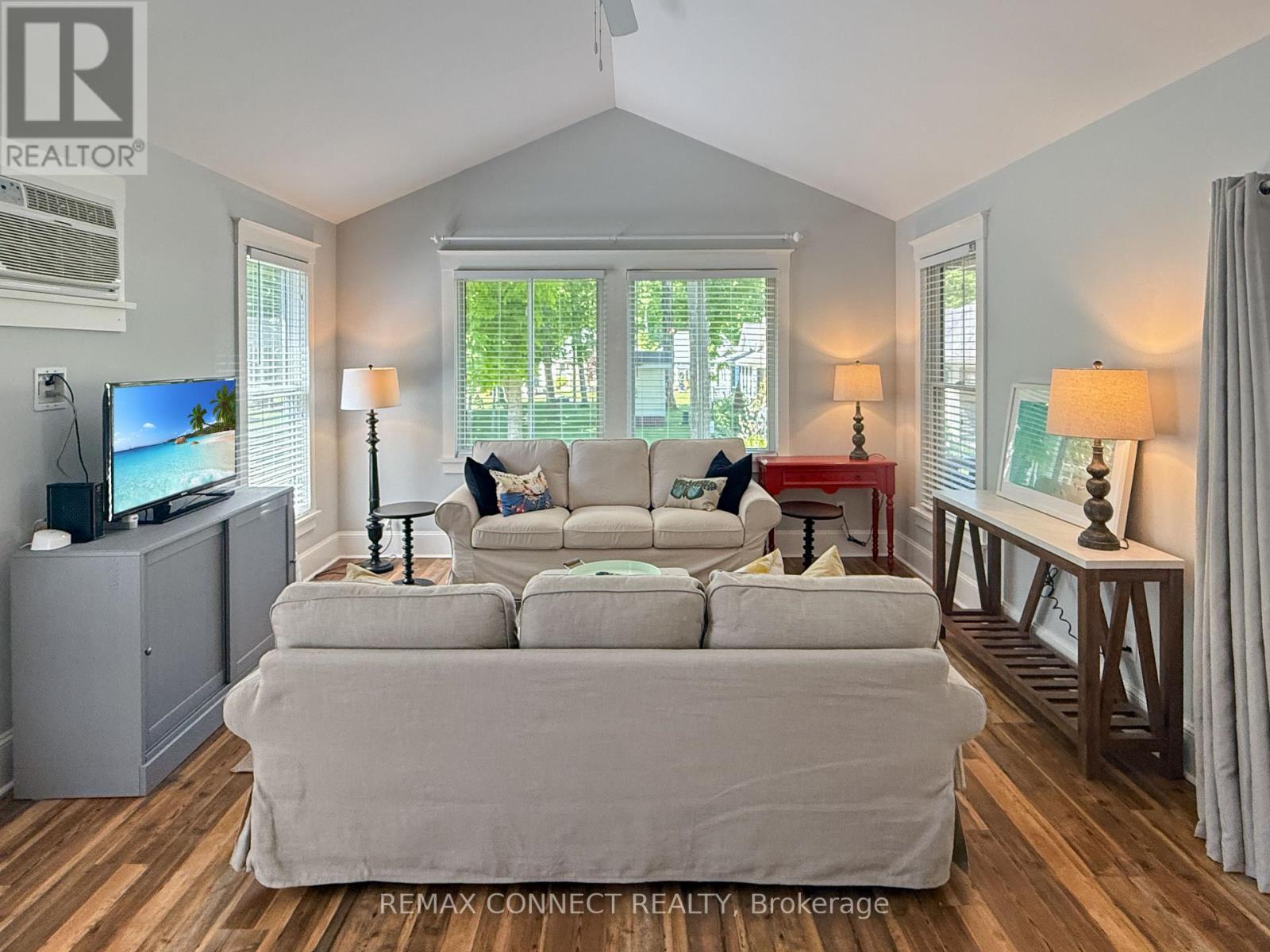 215 - 5 Hollow Lane, Prince Edward County, Ontario  K0K 1P0 - Photo 9 - X12657852