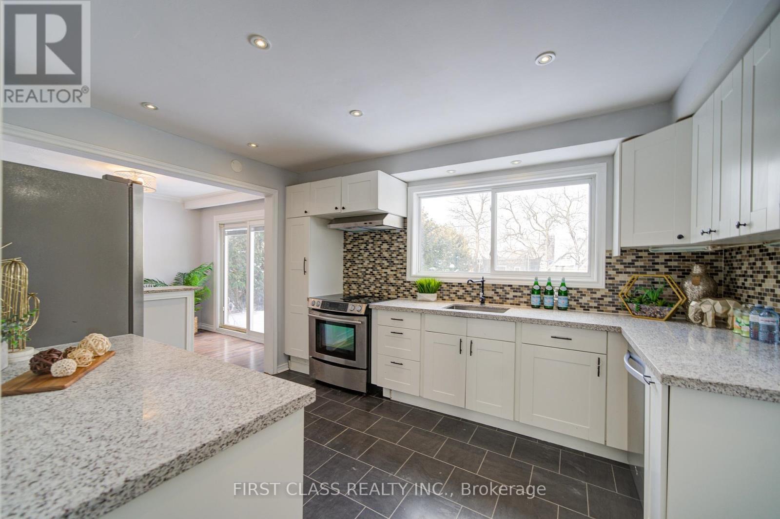 126 Sherwood Forest Drive, Markham, Ontario  L3P 1R1 - Photo 10 - N12723872