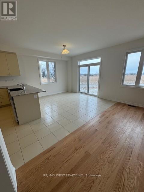 45 Brethet Heights, New Tecumseth (Beeton), Ontario  L0G 1A0 - Photo 4 - N12723888