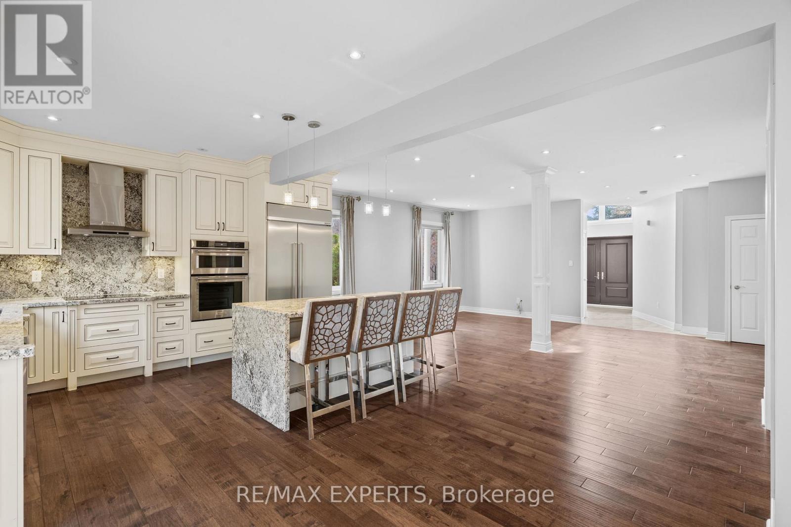 39 Michelle Drive, Vaughan, Ontario  L4L 9B8 - Photo 10 - N12723912