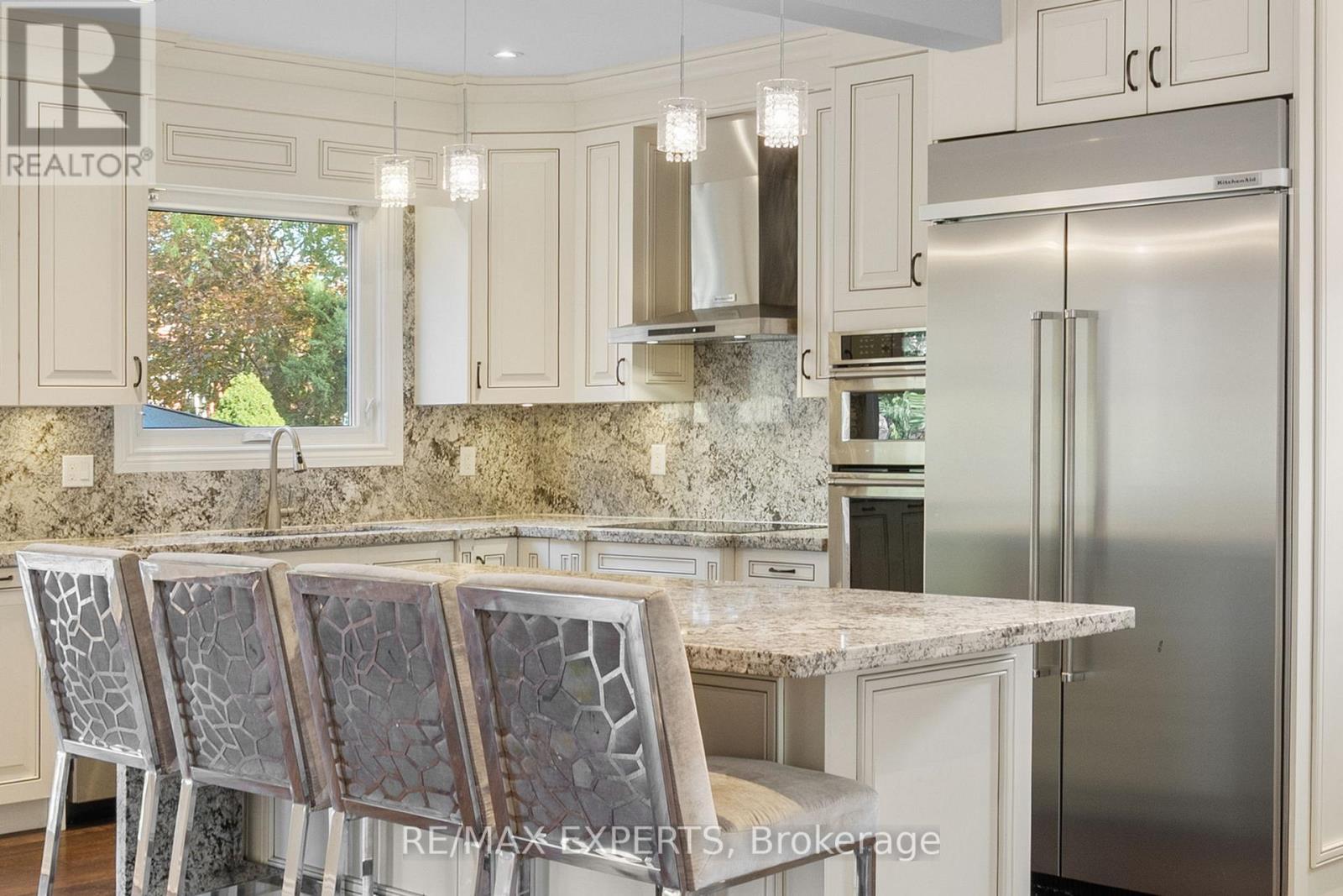 39 Michelle Drive, Vaughan, Ontario  L4L 9B8 - Photo 11 - N12723912